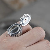 Silber Siegelring mit rotem Edelstein und kunstvollem Ornamentdesign S925