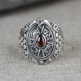 Silber Siegelring mit rotem Edelstein und kunstvollem Ornamentdesign S925