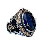 Herrenring mit blauen Kristall und einzigartiger Gravur Geometrisches