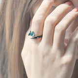 Schwarzer Thorn-Ring mit blauer Kristallrose für Männer