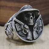 Herren Siegelring mit Totenkopf und Revolvern, Edelstahl in Schwarz - Siegelring-shop