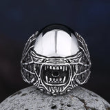 Handgefertigter Skull-Signet-Ring aus 316L Edelstahl mit glänzender Oberfläch - Siegelring-shop