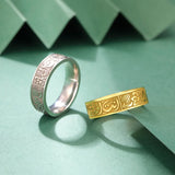 Ring mit arabischer Kalligraphie und Lotusblüten