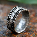 Viking-Ring aus 316L Edelstahl mit eingravierten Runen und Zopfmuster in Silber