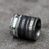 Viking-Ring aus 316L Edelstahl mit eingravierten Runen und Zopfmuster in Silber