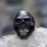 Herrenring im Vintage-Stil mit offenem Totenkopf aus dunklem Edelstahl - Siegelring-shop