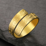 Kursi Goldfarbener Edelstahlring mit arabischer Kalligraphi