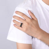 Schwarzer Titanring für Herren mit Kreuz und Vaterunser-Gravu 8mm Breite - Siegelring-shop