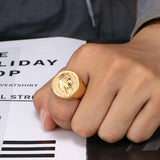 Golden Ring aus Edelstahl mit 3D Reliefemblem von Napoleon III