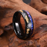 Schwarzer Herrenring mit goldenen und blauen Kunststeine
