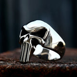 Herrenring mit Totenkopf-Motiv Glanzvolles Edelstahl Schmuckstück für Biker - Siegelring-shop