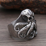 Gothischer Edelstahl Herrenring mit Oktopus- und Totenkopfmotiv in Silberoptik - Siegelring-shop