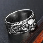 Herrenring im Gothic-Stil mit Totenkopf, Edelstahl, Biker-Schmuck in Silberfarbe - Siegelring-shop