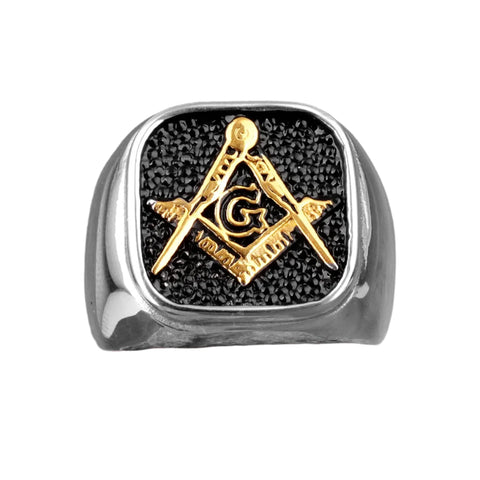 Masonic-Signetring mit goldenem Emblem und schwarzem Hintergrund