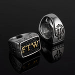 Titanstahl Herrenring mit goldfarbenem "FTW"-Schriftzug und schwarzer - Siegelring-shop