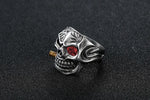 Ring

Männerring aus Edelstahl Punk Rotauge Schädel Beissen Kugelring - Siegelring-shop