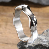 Ring für Männer Oxidierter verdrehter Edelstahl-Fingerband in Schwarz und Silber
