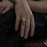 Drachenauge Ring aus Silber mit goldenem Emblem