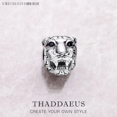 # Silberner Männer Ring mit Löwenkopf-Design und Saphir-Augen – 925 Sterling Silber Schmuckstück für starke Persönlichkeiten