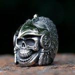 Männer-Ring mit Totenkopf-Design aus hochwertigem Edelstahl – Silberfarben, detailreiche Gravur und Kriegshelm-Emblem - Siegelring-shop