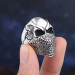 Handgefertigter Edelstahl Gothic Totenkopf Ring mit detailreicher Maske in Silbe