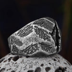 Herrenring aus Edelstahl mit Fossil-Motiv im Punk-Retro-Stil in Silberoptik - Siegelring-shop