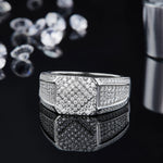 Diamantierter Herrenring aus 925er Sterling Silber mit geometrischem Design und Glitz