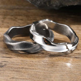 Ring für Männer Oxidierter verdrehter Edelstahl-Fingerband in Schwarz und Silber