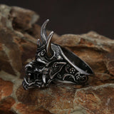 Gothic Skull-Ring aus Edelstahl mit Maske und Hörnern