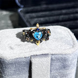Gothischer Ring für Männer mit herzförmigem türkisfarbenem Zirkonia