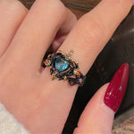 Gothischer Ring für Männer mit herzförmigem türkisfarbenem Zirkonia