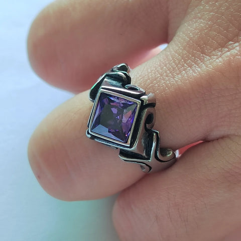 Men's ring made of stainless steel with purple stone cut