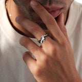 # Offener Ring für Männer und Frauen aus Edelstahl mit unregelmäßiger Lava-Struktur und verstellbarem Design in Schwarz und Silber