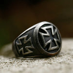 Edelstahl Herrenring mit Eiserne Kreuz Emblem in Schwarz und Silber - Siegelring-shop