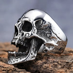 Edelstahl Herrenring im 3D Totenkopf-Design für Biker und Gothic-Stil