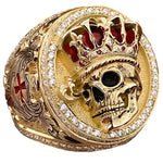 Goldener Ring mit Krone und Totenkopf