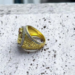 Goldener Ring mit Krone und Totenkopf