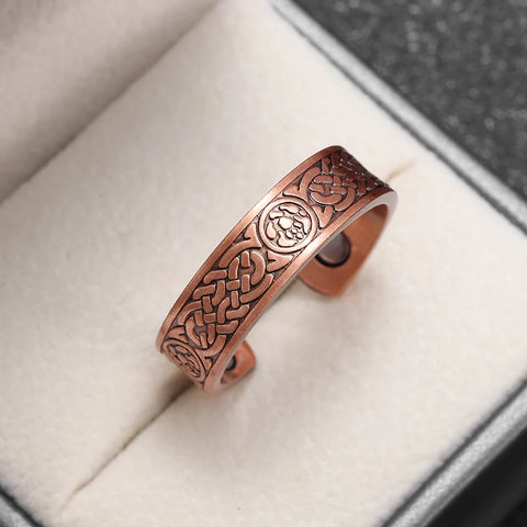Celtic bear claw ring made of copper with engraved pattern