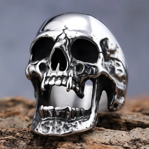 Edelstahl Herrenring im 3D Totenkopf-Design für Biker und Gothic-Stil