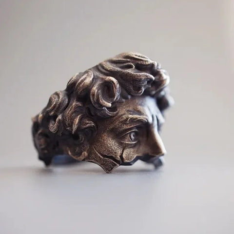 Retro artistic ring for men made of bronze with 3D motif