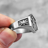 Herrenring aus Edelstahl mit eingraviertem Pfeil-Emblem