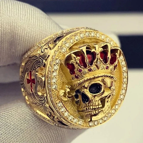 Goldener Ring mit Krone und Totenkopf