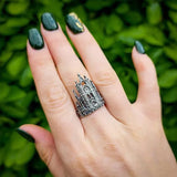 Architektonischer Stil Hohlraum-Ring mit gotischen