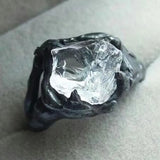 Ring mit unregelmäßigem Kristall in Silber