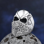 Handgefertigter Edelstahl Gothic Totenkopf Ring mit detailreicher Maske in Silbe