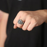 Handgefertigter Männer-Ring aus Silber mit verschnörkeltem Anker-Motiv