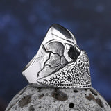 Handgefertigter Edelstahl Gothic Totenkopf Ring mit detailreicher Maske in Silbe