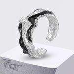 # Offener Ring für Männer und Frauen aus Edelstahl mit unregelmäßiger Lava-Struktur und verstellbarem Design in Schwarz und Silber