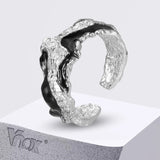 # Offener Ring für Männer und Frauen aus Edelstahl mit unregelmäßiger Lava-Struktur und verstellbarem Design in Schwarz und Silber