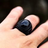 Schwarzer Zircon Ring mit retro-graviertem Design - Siegelring-shop